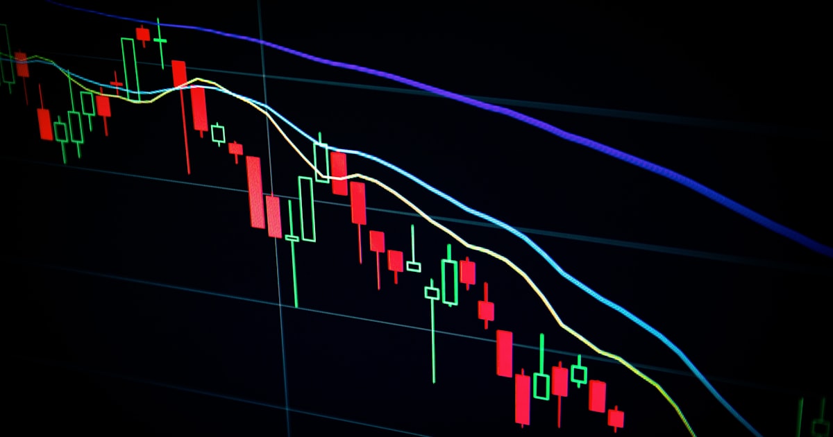 Gráficos y análisis de mercado en pantalla